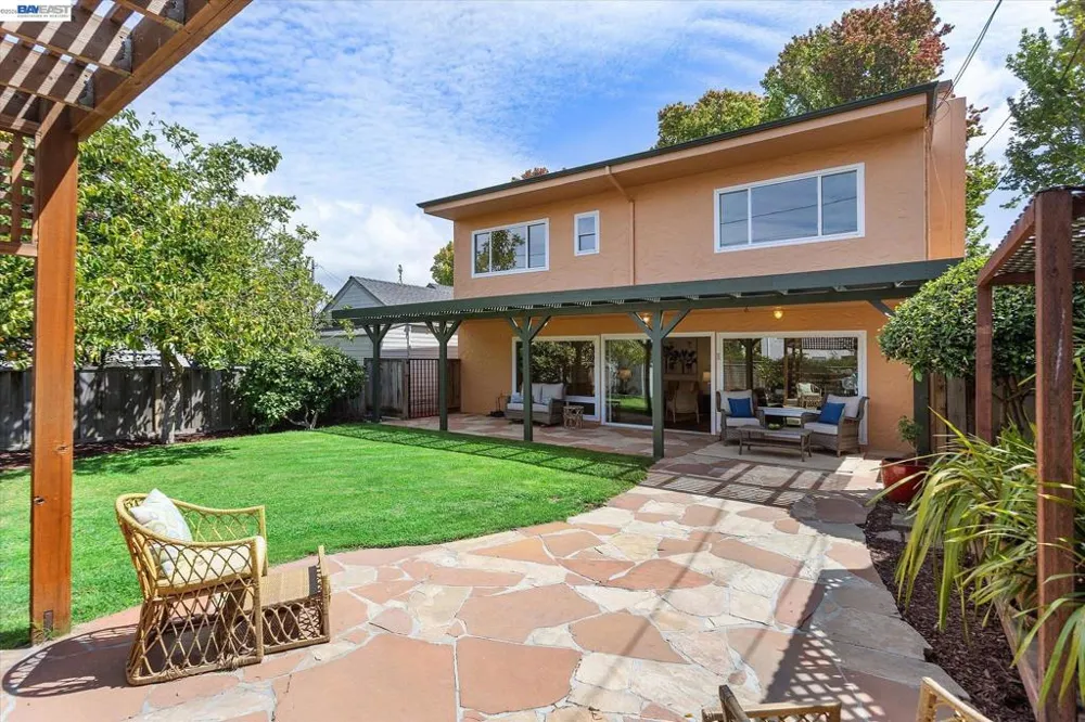 1529 Gibbons Dr Alameda, CA 94501