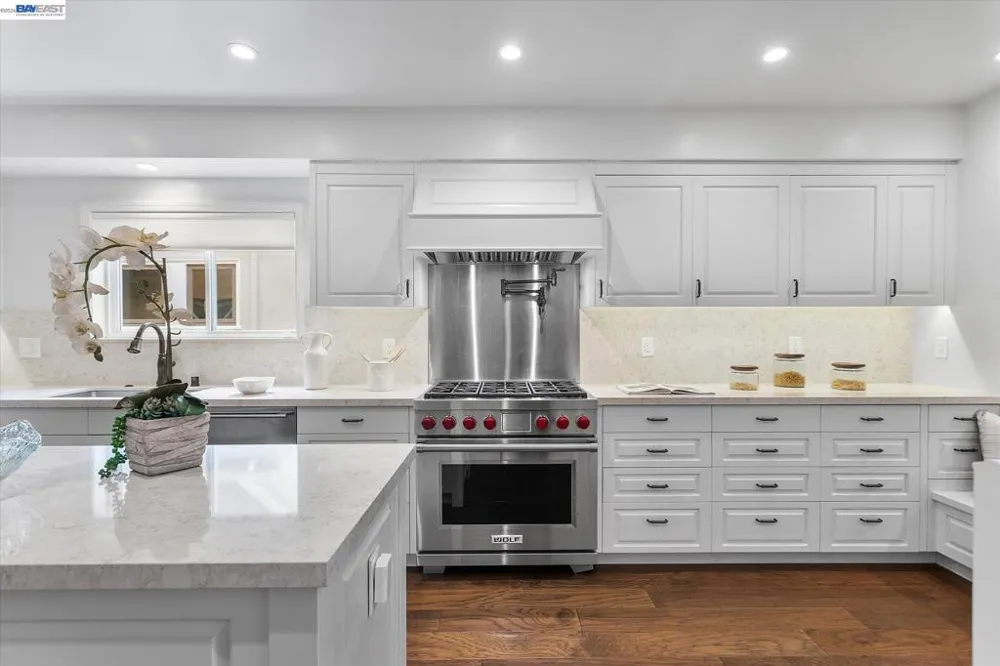 1529 Gibbons Dr Alameda, CA 94501