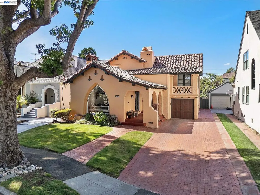1529 Gibbons Dr Alameda, CA 94501