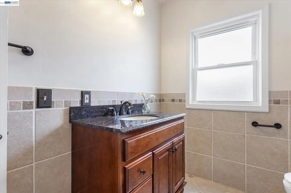 1529 Gibbons Dr Alameda, CA 94501