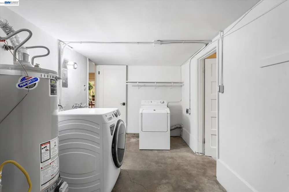 1529 Gibbons Dr Alameda, CA 94501