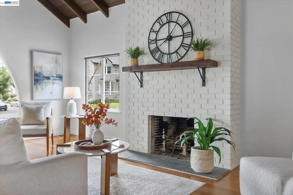 1529 Gibbons Dr Alameda, CA 94501