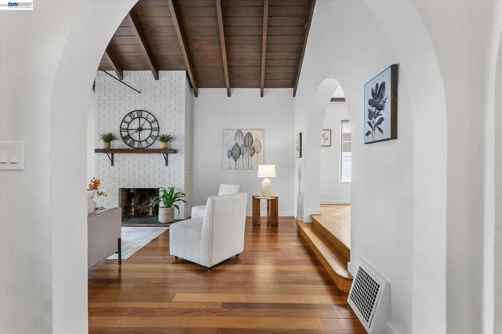 1529 Gibbons Dr Alameda, CA 94501