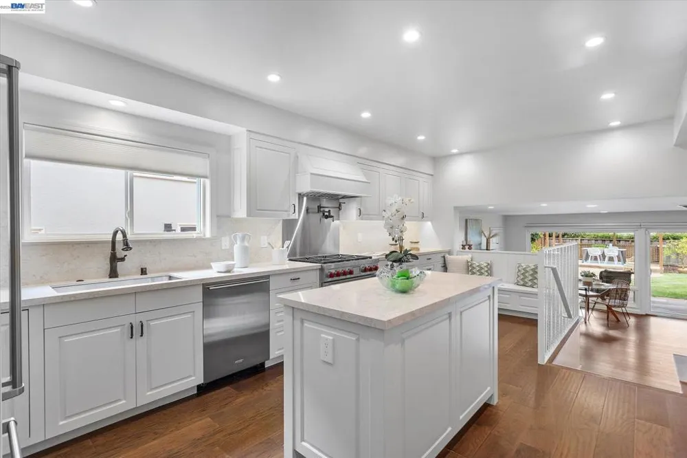 1529 Gibbons Dr Alameda, CA 94501