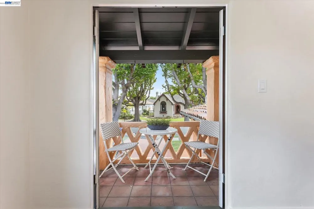 1529 Gibbons Dr Alameda, CA 94501