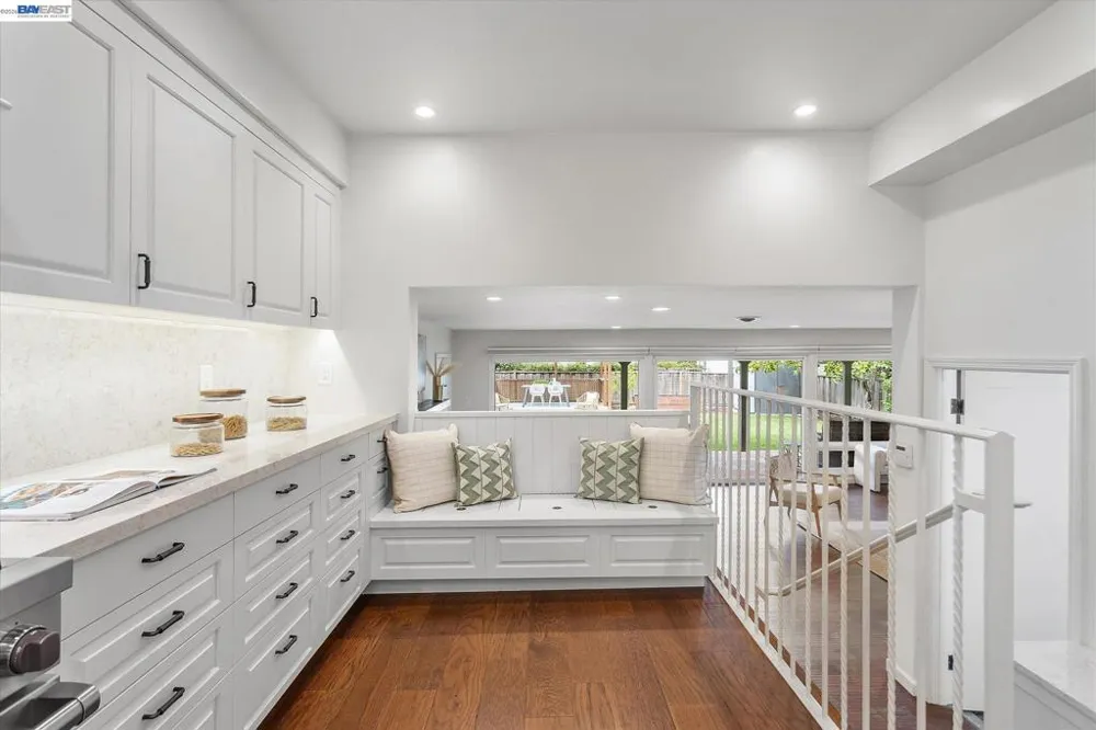 1529 Gibbons Dr Alameda, CA 94501