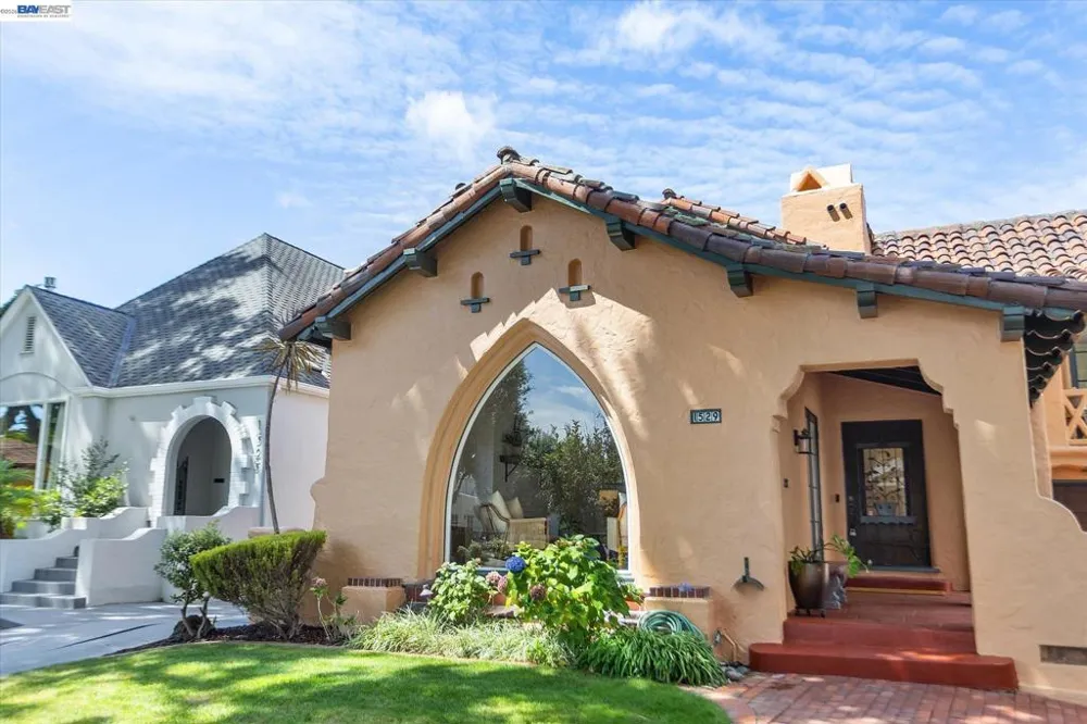 1529 Gibbons Dr Alameda, CA 94501