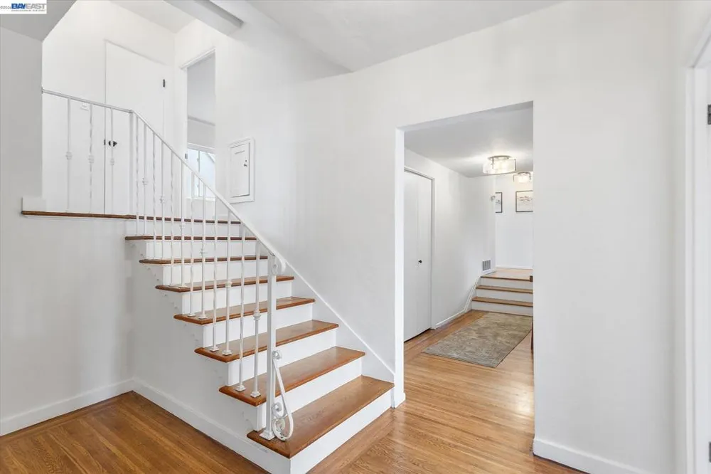 1529 Gibbons Dr Alameda, CA 94501