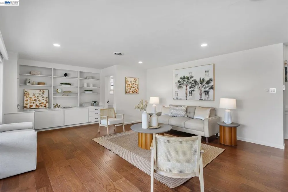 1529 Gibbons Dr Alameda, CA 94501