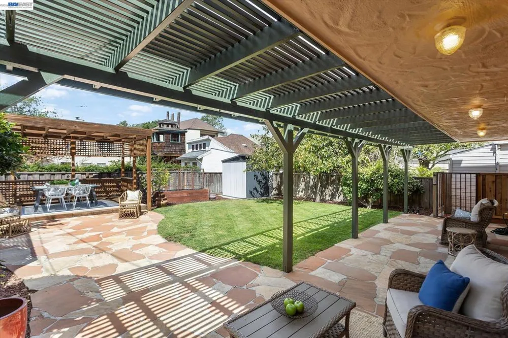 1529 Gibbons Dr Alameda, CA 94501