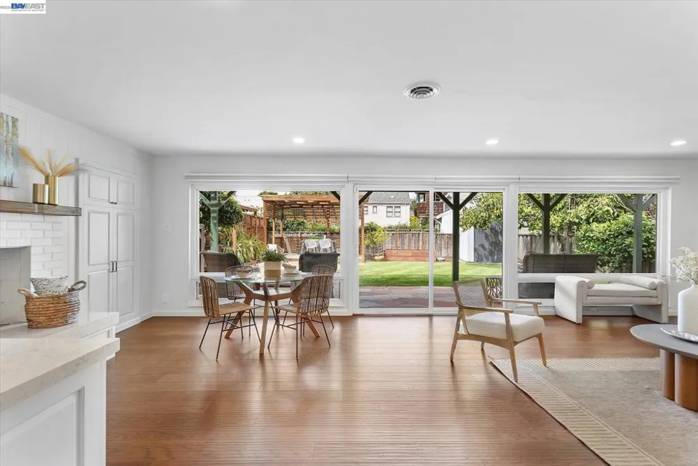 1529 Gibbons Dr Alameda, CA 94501