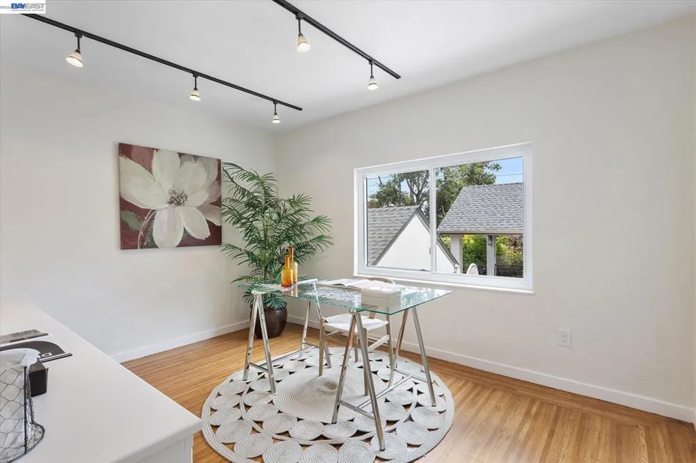 1529 Gibbons Dr Alameda, CA 94501