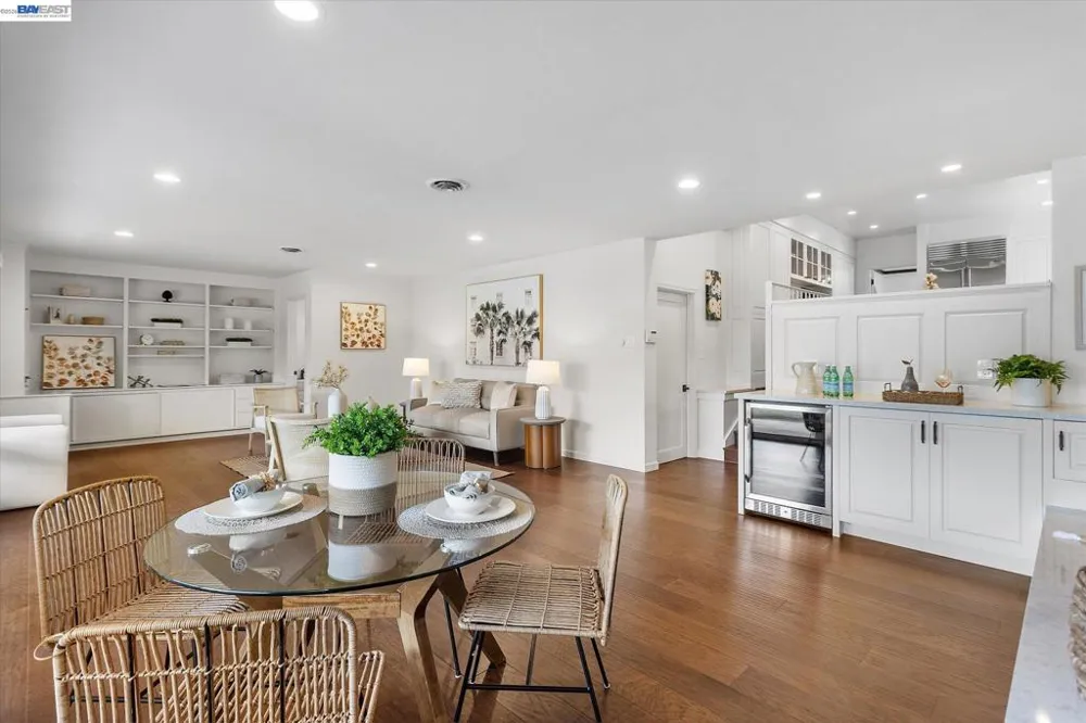 1529 Gibbons Dr Alameda, CA 94501