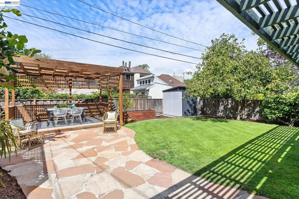 1529 Gibbons Dr Alameda, CA 94501