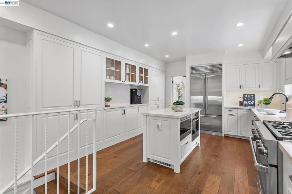 1529 Gibbons Dr Alameda, CA 94501
