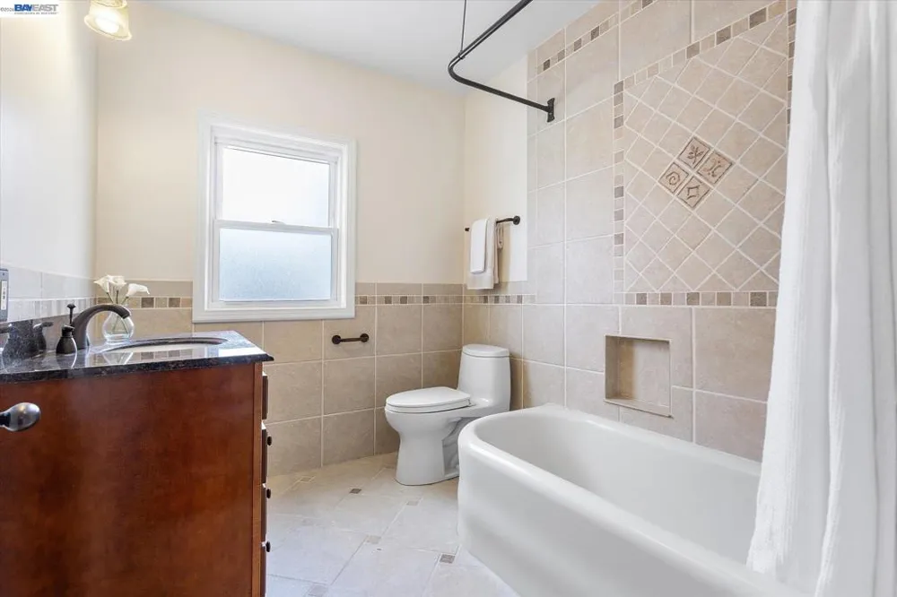 1529 Gibbons Dr Alameda, CA 94501