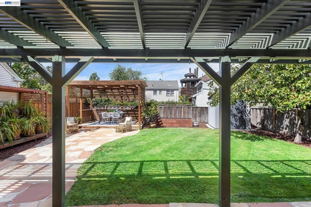1529 Gibbons Dr Alameda, CA 94501