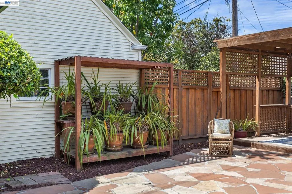 1529 Gibbons Dr Alameda, CA 94501
