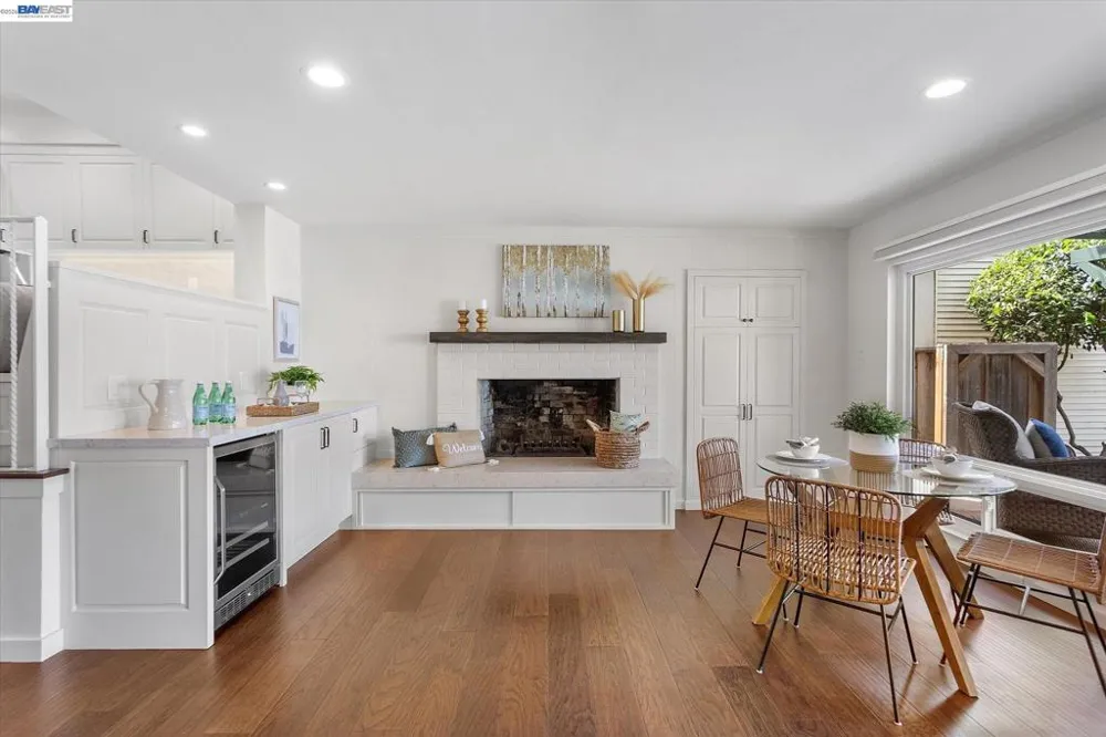 1529 Gibbons Dr Alameda, CA 94501