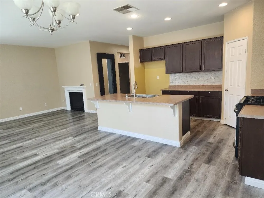 5492 Harmony Eastvale, CA 91752