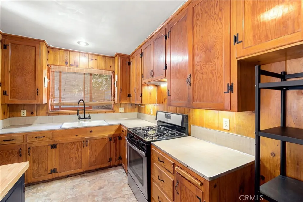 101 Weisshorn Crestline, CA 92325