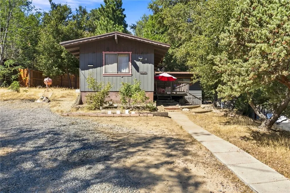 101 Weisshorn Crestline, CA 92325