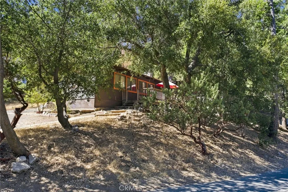 101 Weisshorn Crestline, CA 92325