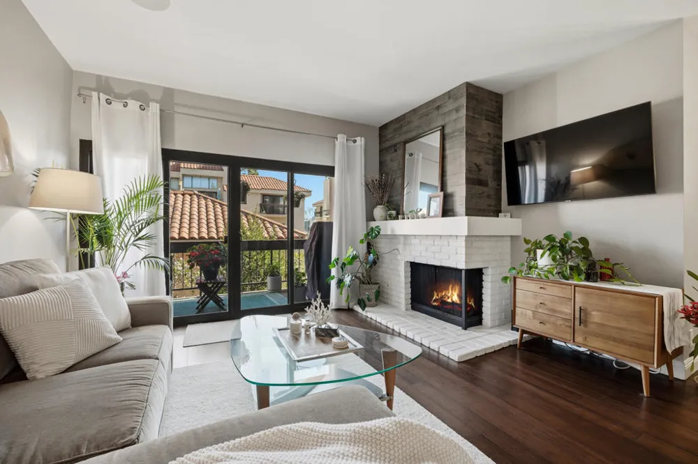 8180 Manitoba Street #255 Los Angeles, CA 90293