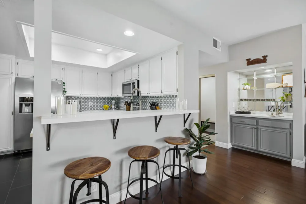 8180 Manitoba Street #255 Los Angeles, CA 90293