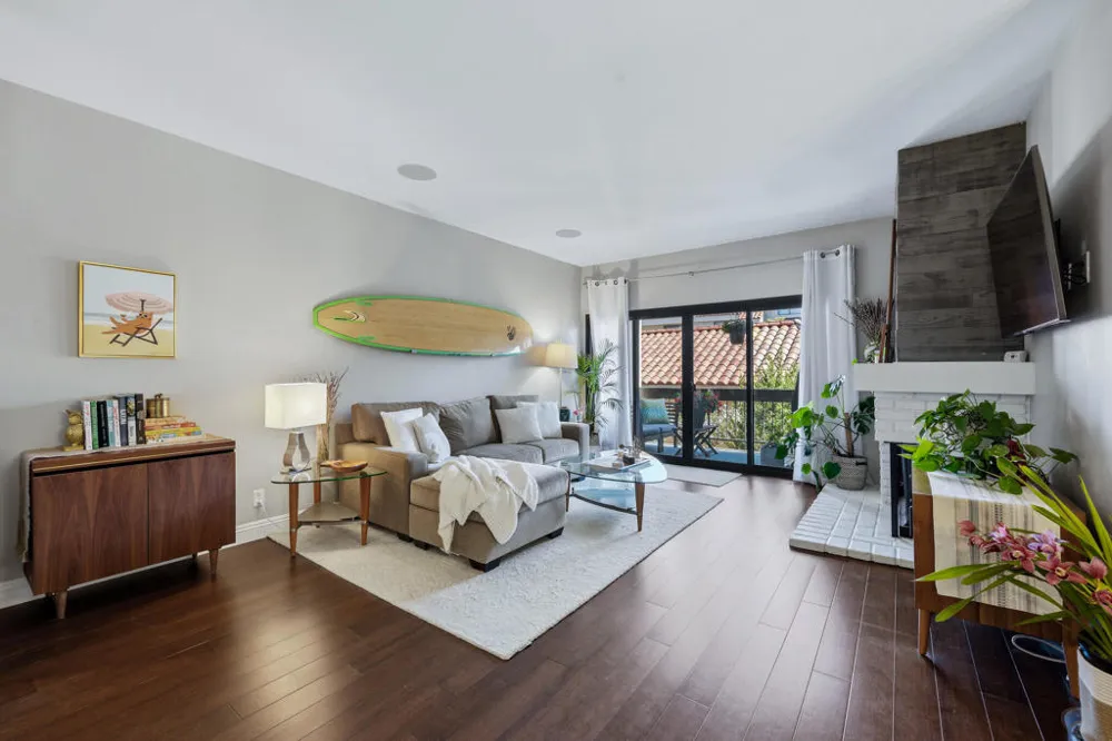 8180 Manitoba Street #255 Los Angeles, CA 90293