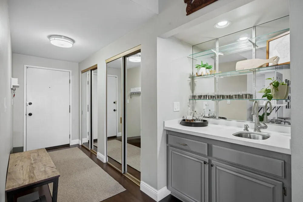 8180 Manitoba Street #255 Los Angeles, CA 90293
