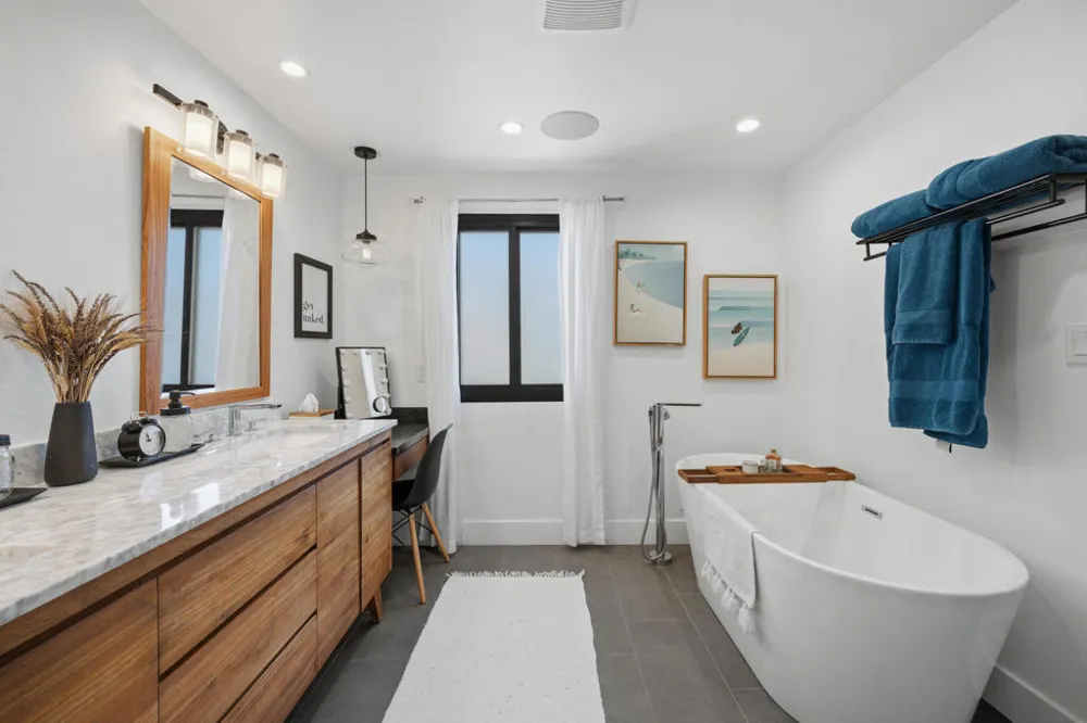 8180 Manitoba Street #255 Los Angeles, CA 90293