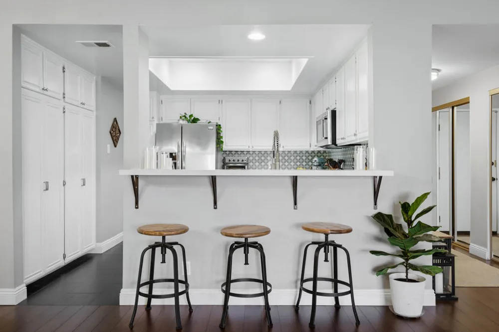 8180 Manitoba Street #255 Los Angeles, CA 90293