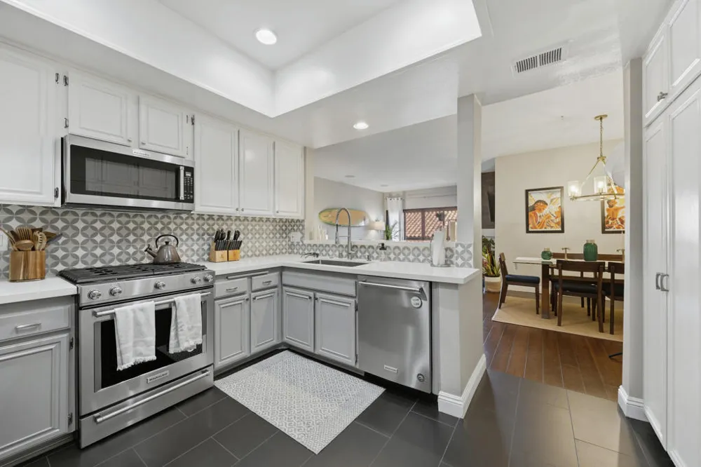 8180 Manitoba Street #255 Los Angeles, CA 90293