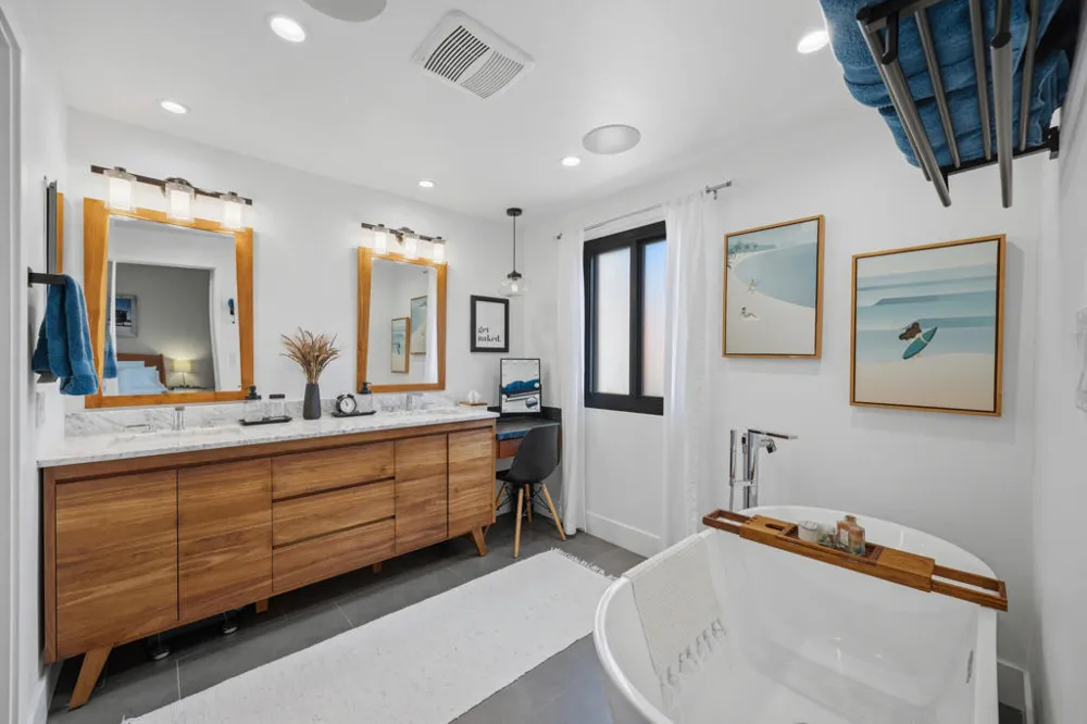 8180 Manitoba Street #255 Los Angeles, CA 90293
