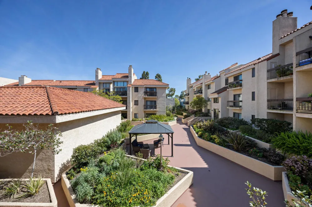 8180 Manitoba Street #255 Los Angeles, CA 90293