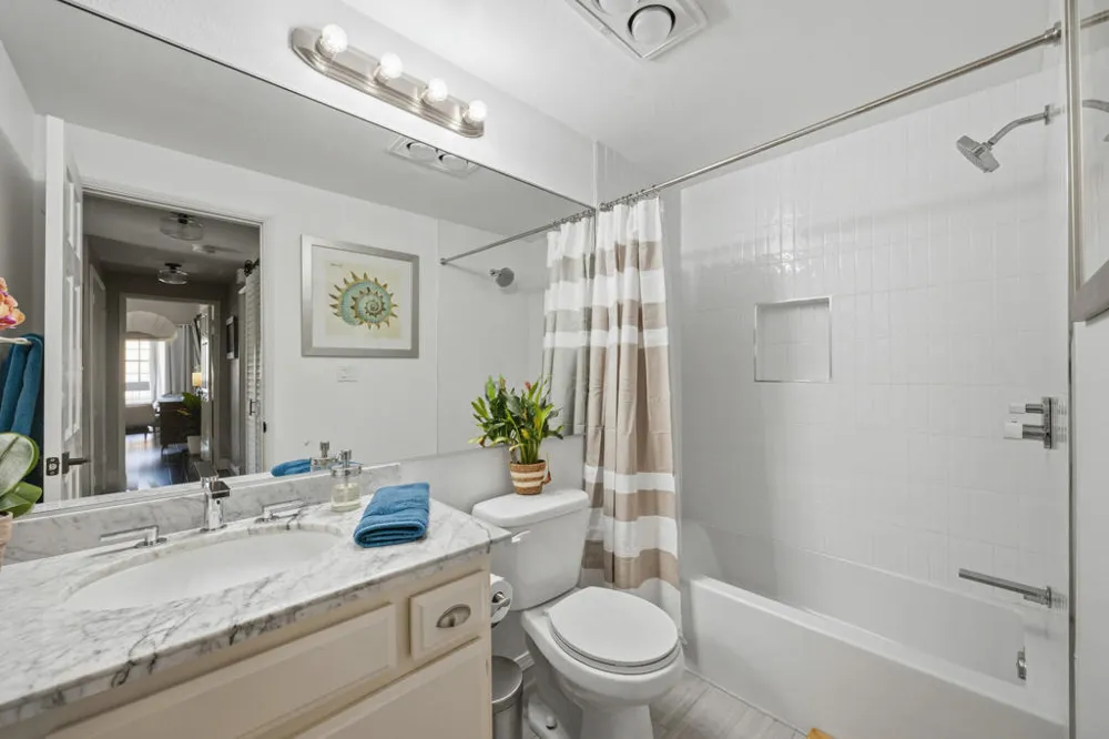 8180 Manitoba Street #255 Los Angeles, CA 90293