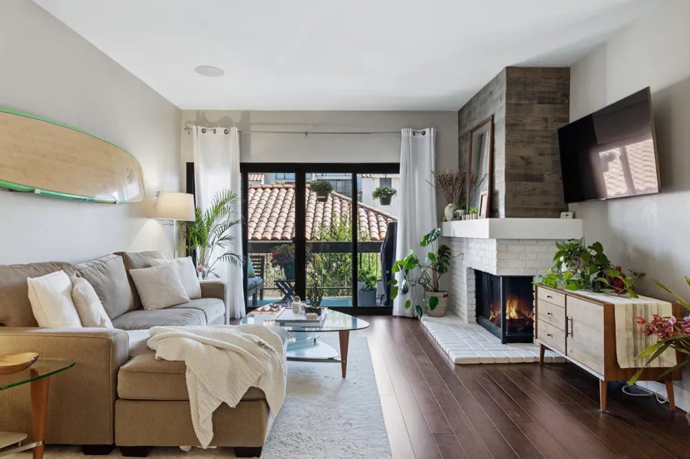 8180 Manitoba Street #255 Los Angeles, CA 90293