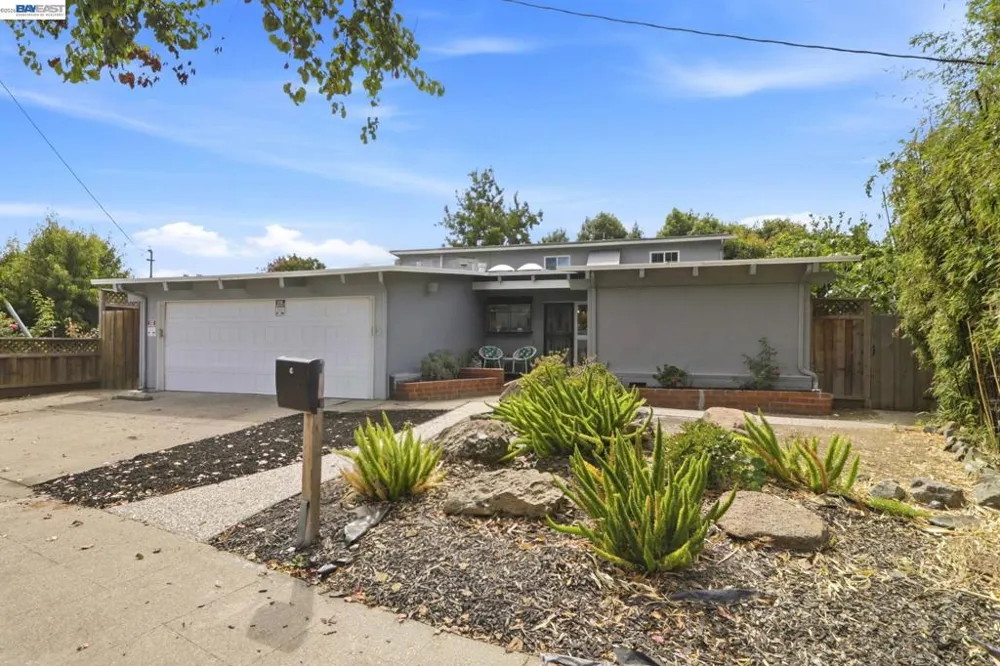 554 Beechmont Lane Hayward, CA 94544