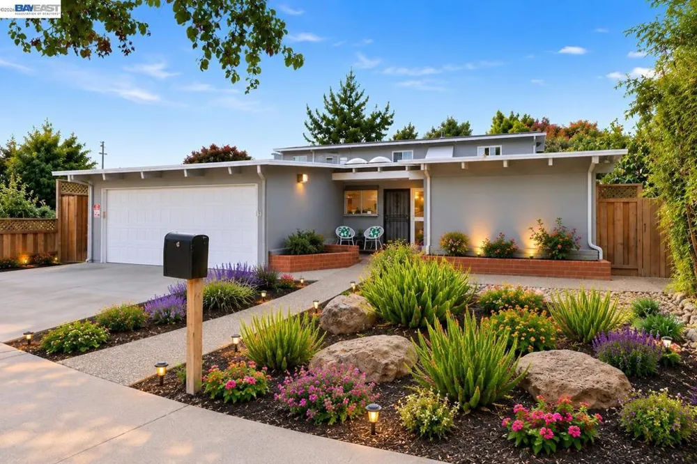 554 Beechmont Lane Hayward, CA 94544