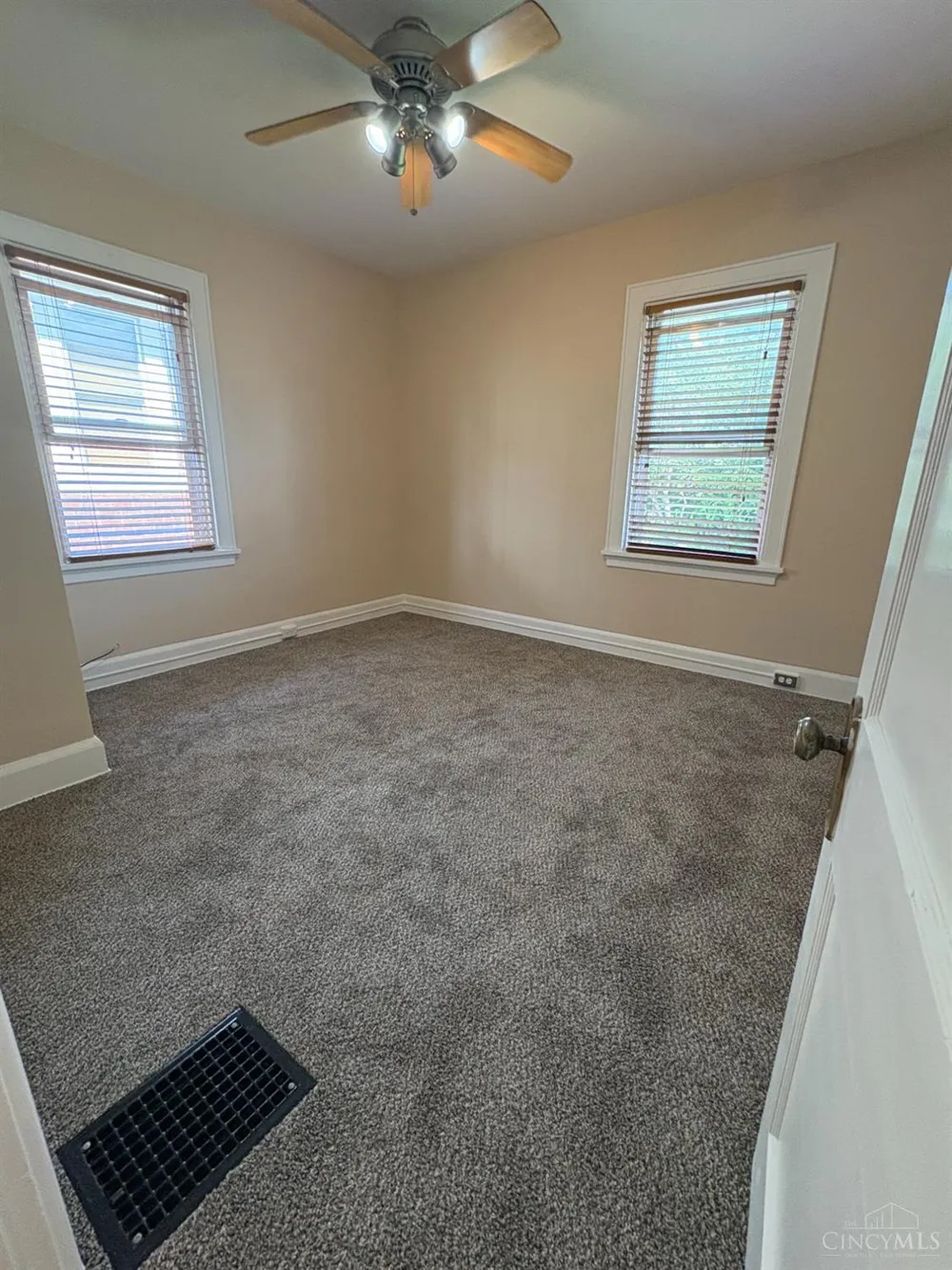 5244 Montgomery Rd Norwood, OH 45212