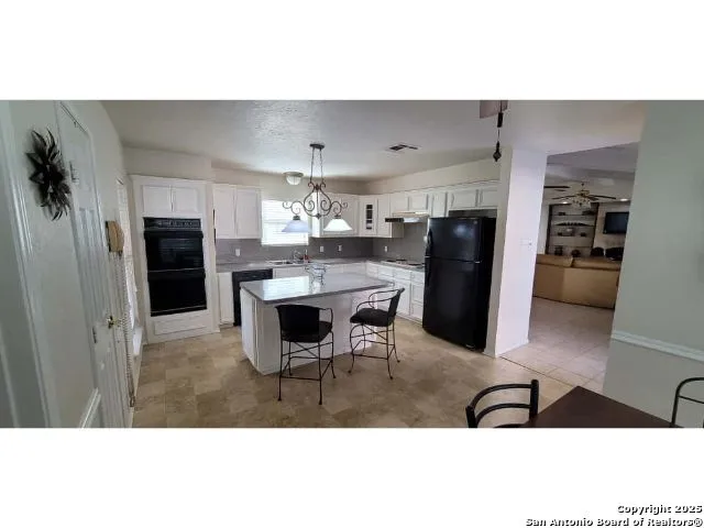 5603 ARNCLIFFE DR Houston, TX 77088