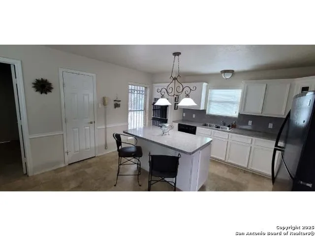 5603 ARNCLIFFE DR Houston, TX 77088