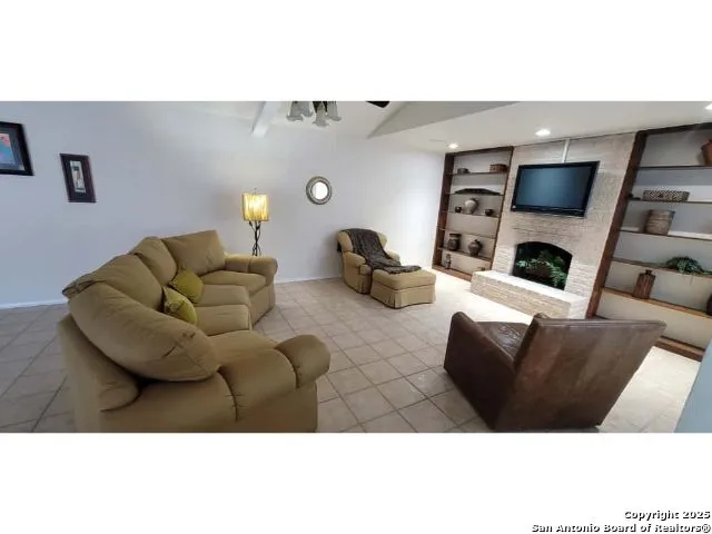 5603 ARNCLIFFE DR Houston, TX 77088