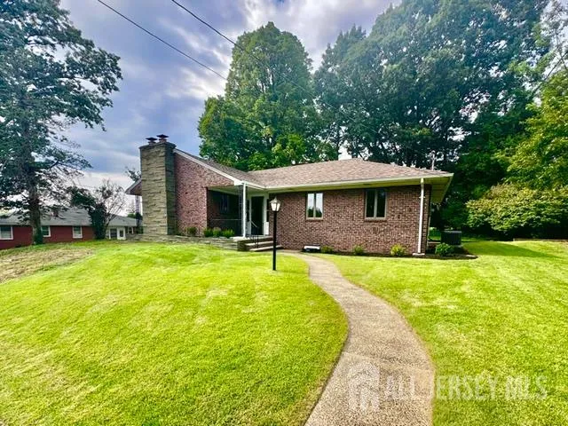 16 Charlotte Street Sayreville, NJ 08872