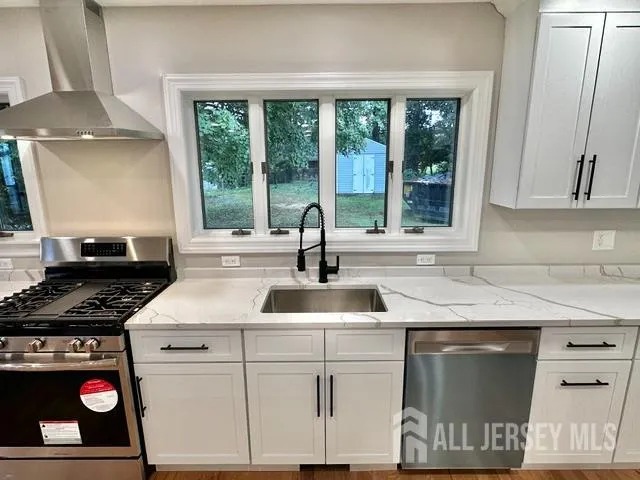 16 Charlotte Street Sayreville, NJ 08872