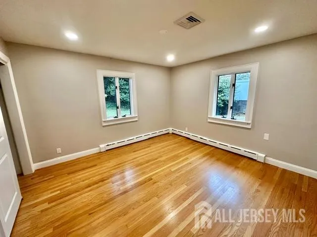 16 Charlotte Street Sayreville, NJ 08872