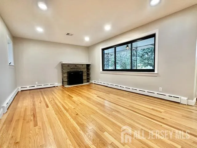 16 Charlotte Street Sayreville, NJ 08872