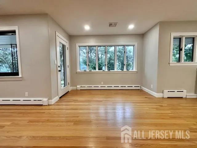16 Charlotte Street Sayreville, NJ 08872