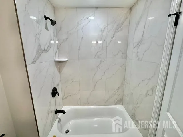 16 Charlotte Street Sayreville, NJ 08872